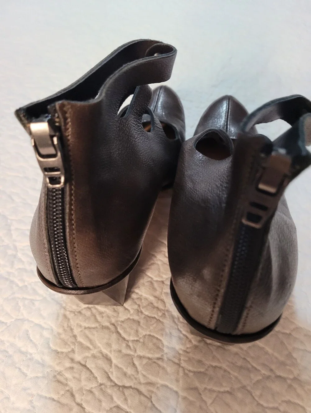 Cydwoq Engage Handmade Vintage Leather Block Heel Zipper Sz US 7.5 EU 37.5